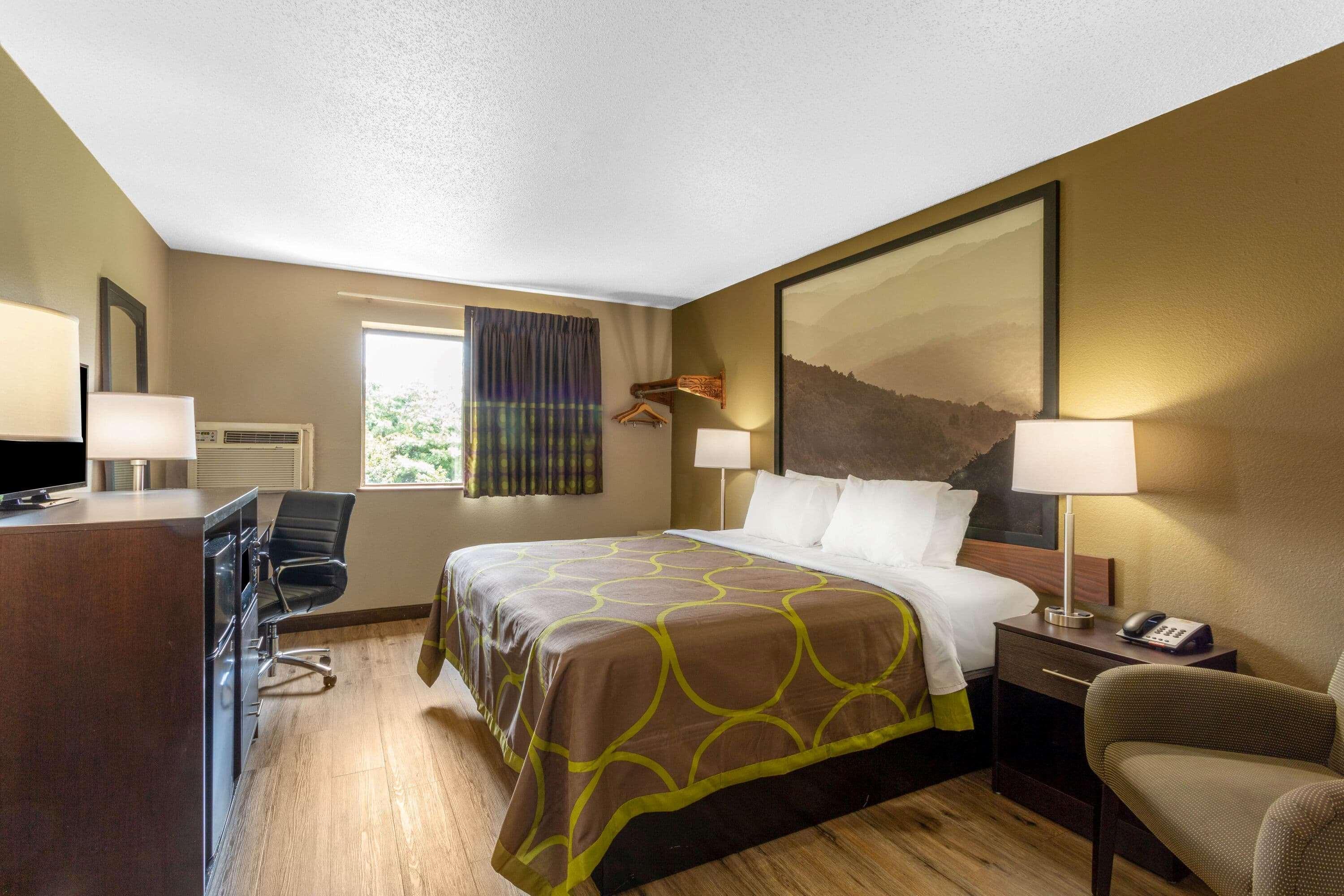 Super 8 By Wyndham Va Hotel